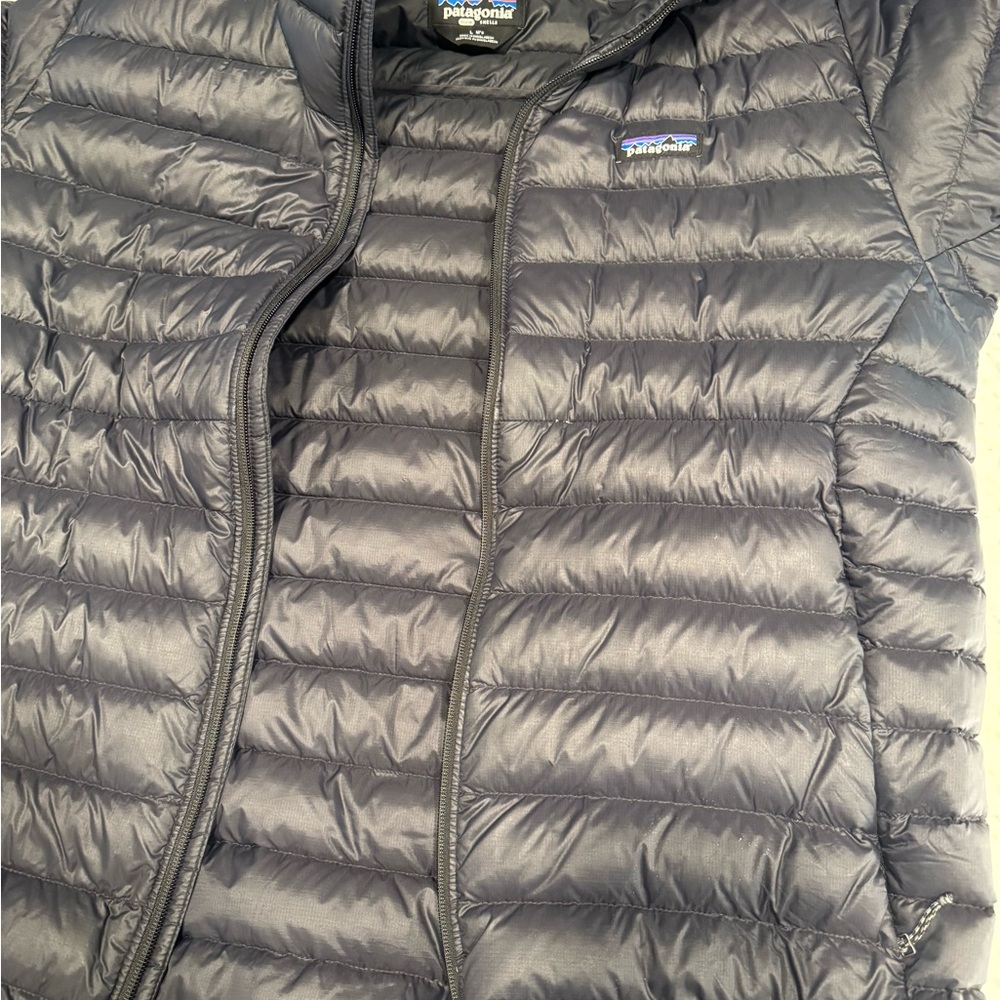 Patagonia Men’s Black Down Jacket - Picture 6 of 6